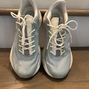 OnCloud Running Women's Athletic Shoes - EUC